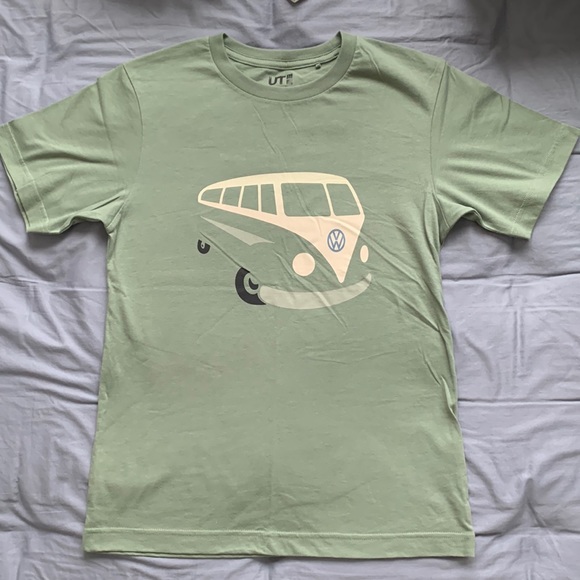 [SOLD] Uniqlo T-shirt 2 for $12 - Picture 1 of 6